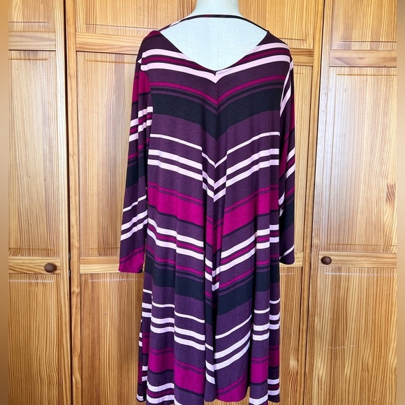 NWT Torrid 4 4X Burgundy Stripe Jersey Mini Trapeze Dress - Picture 6 of 10